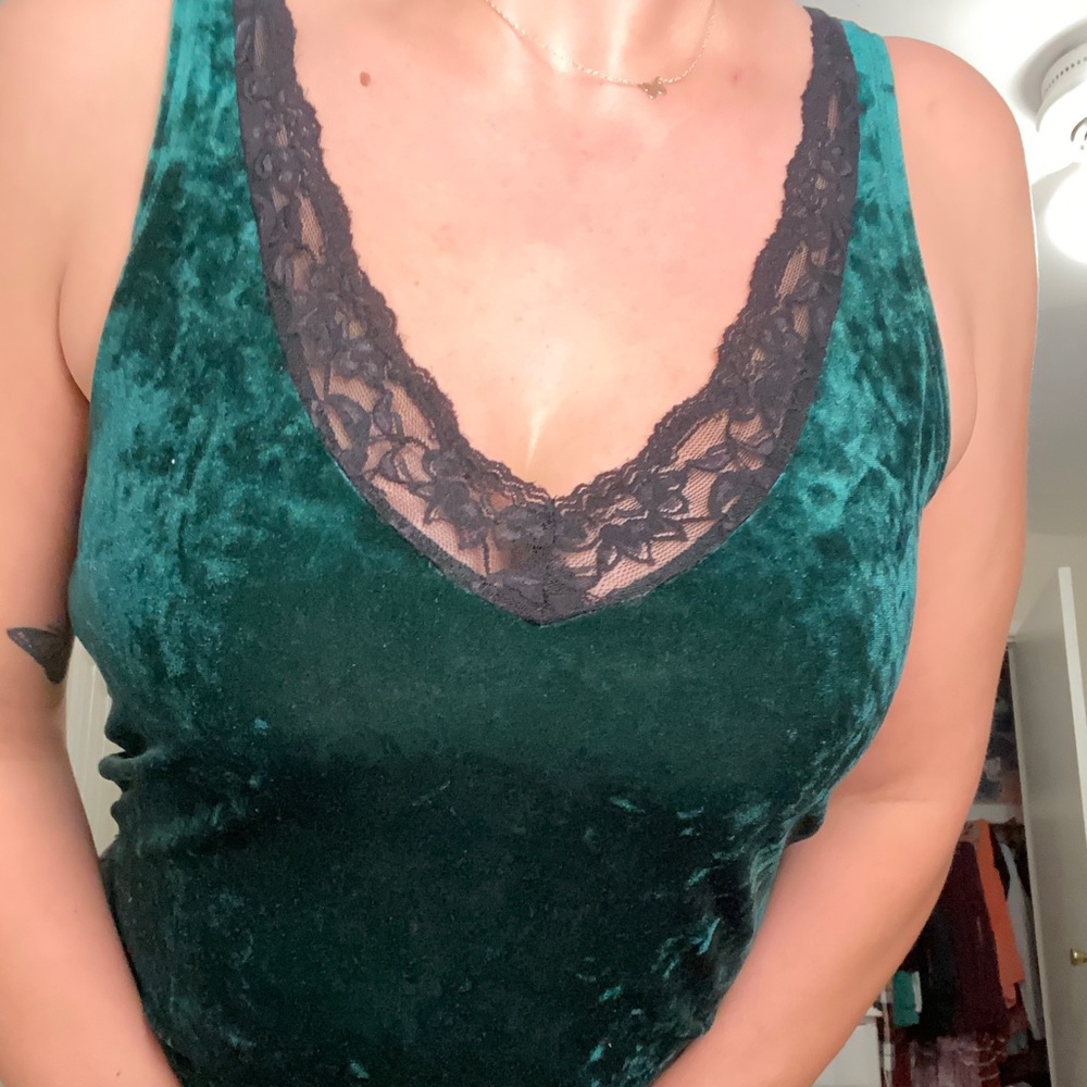 Falls creek - green velvet tank - black lace - V neck - size Large